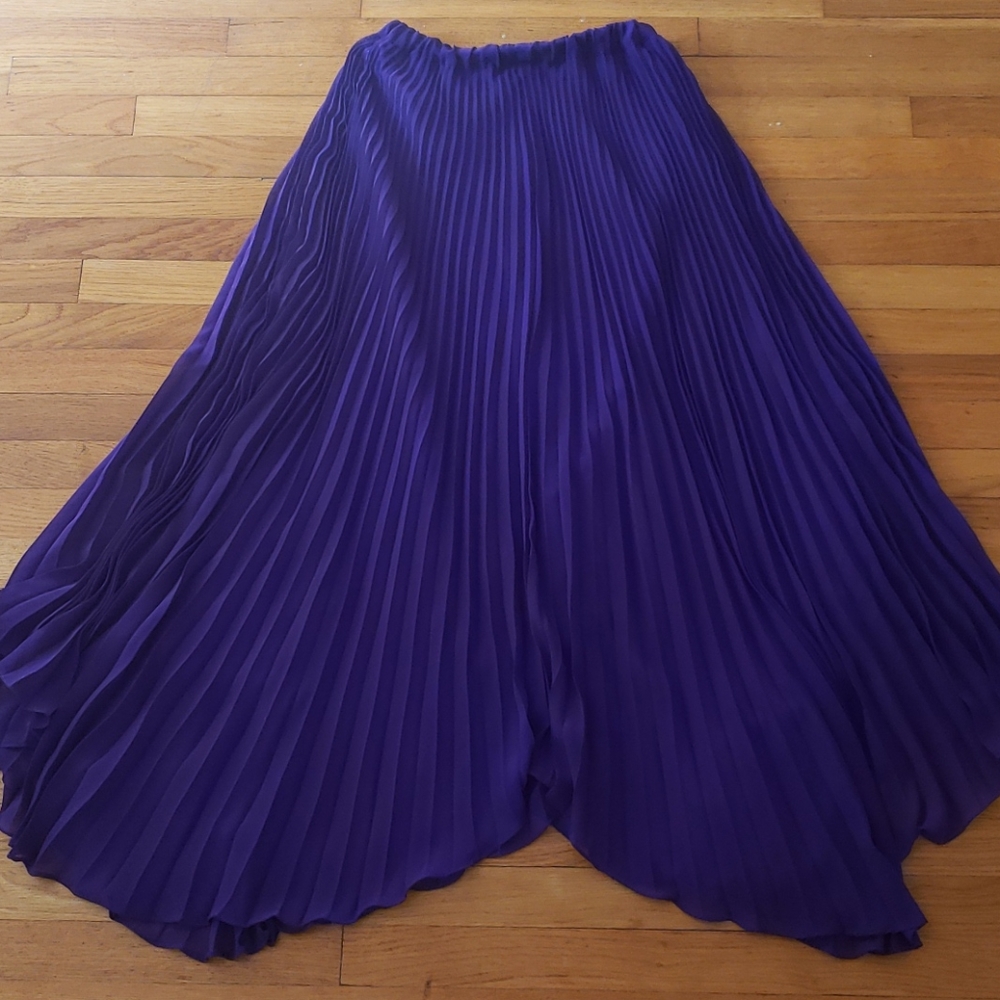 Stunning Club monaco blue violet skirt